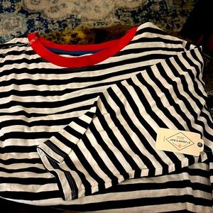 NWTS-St.Johns Bay Black & White, Red Collar,3/4 sleeves, light T-Shirt material